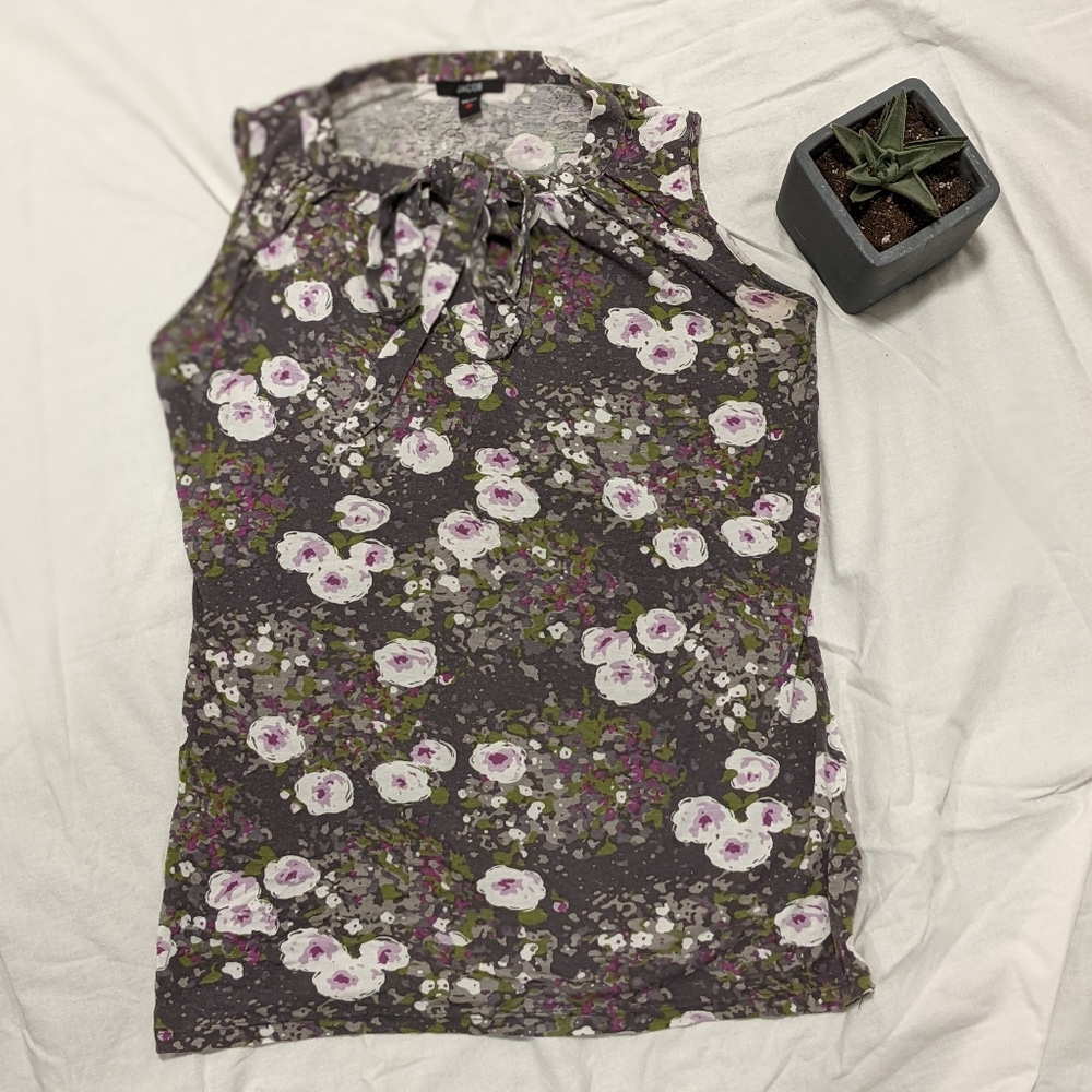 Sleeveless knit top